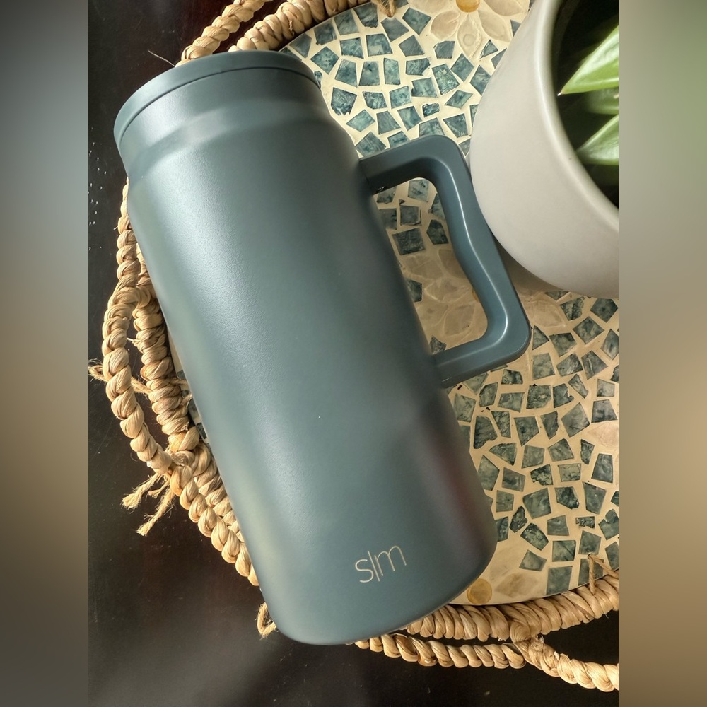 Simple Modern GRAPHITE 50 oz Trek - New in Box.